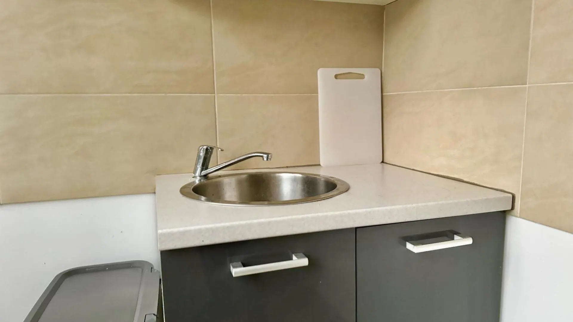 Stylish Schonbrunn Apartments - Free Underground Parking Vienna Austria