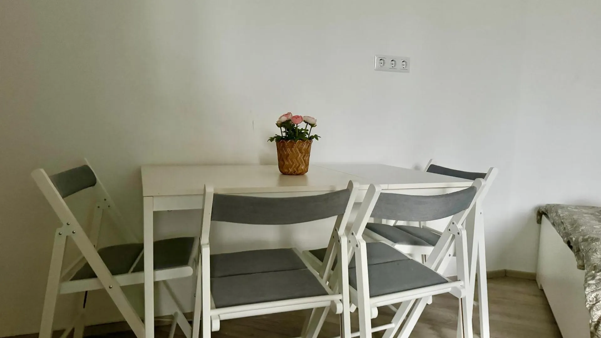 Stylish Schonbrunn Apartments - Free Underground Parking Vienna Austria