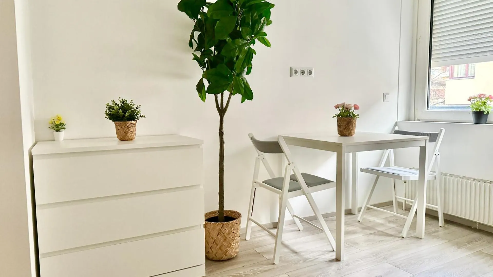 Stylish Schonbrunn Apartments - Free Underground Parking Vienna
