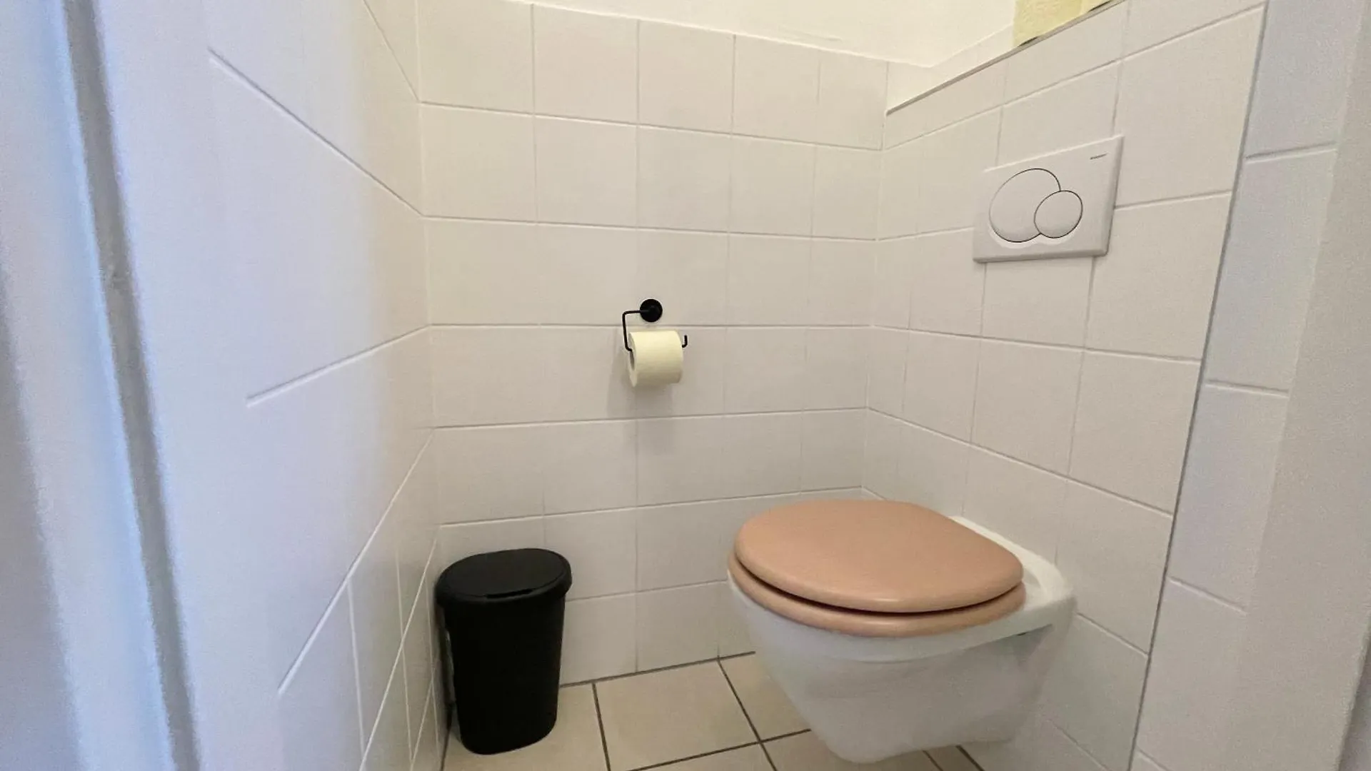 Stylish Schonbrunn Apartments - Free Underground Parking Vienna 0*,