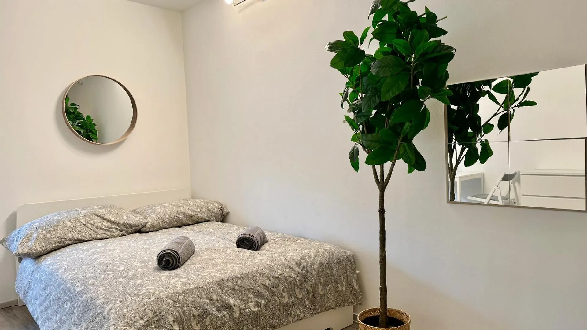 Stylish Schonbrunn Apartments - Free Underground Parking Vienna