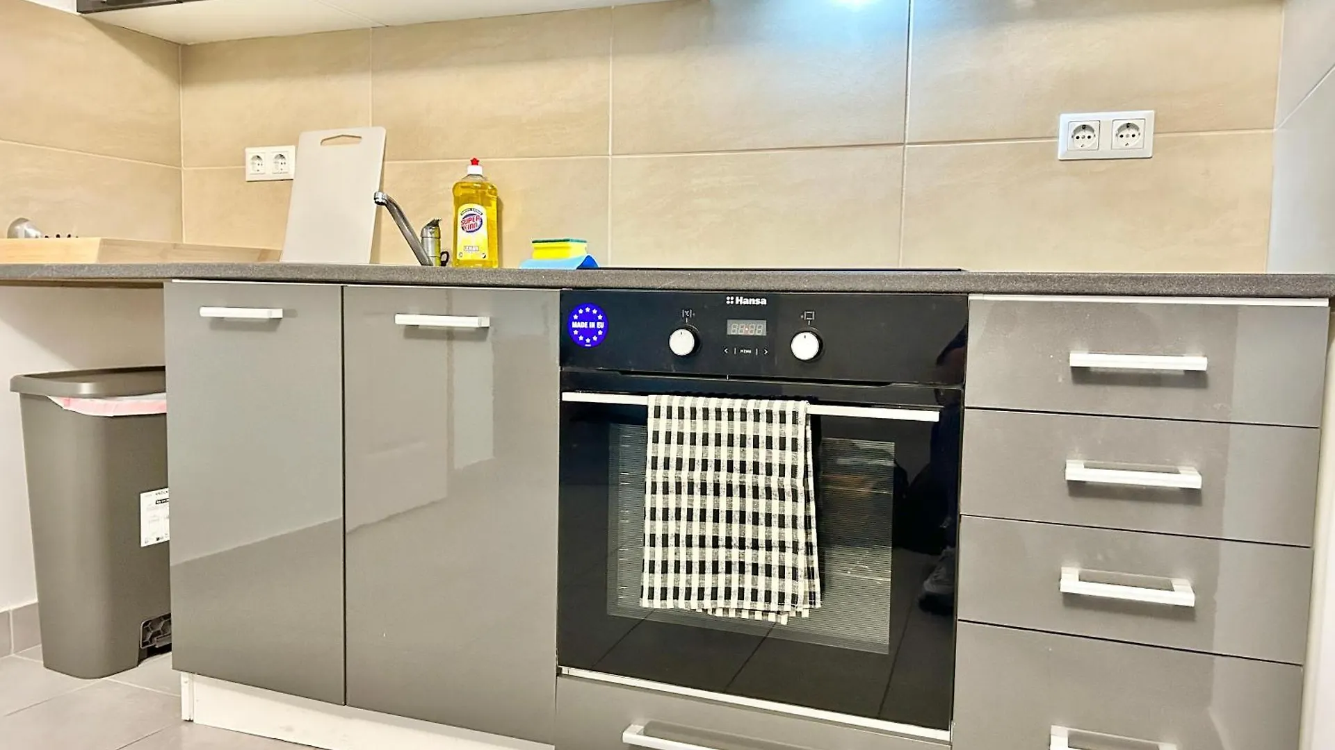 Stylish Schonbrunn Apartments - Free Underground Parking Vienna