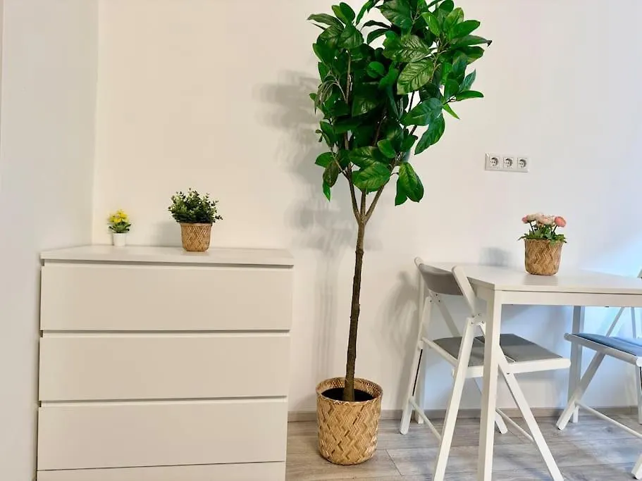 Stylish Schonbrunn Apartments - Free Underground Parking Vienna