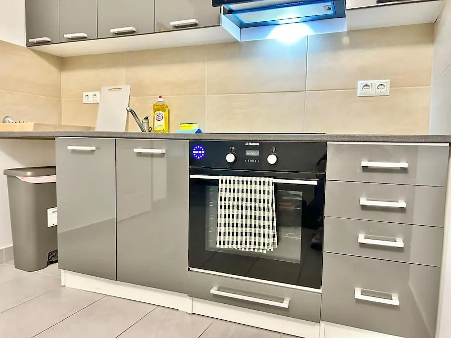 Stylish Schonbrunn Apartments - Free Underground Parking Vienna