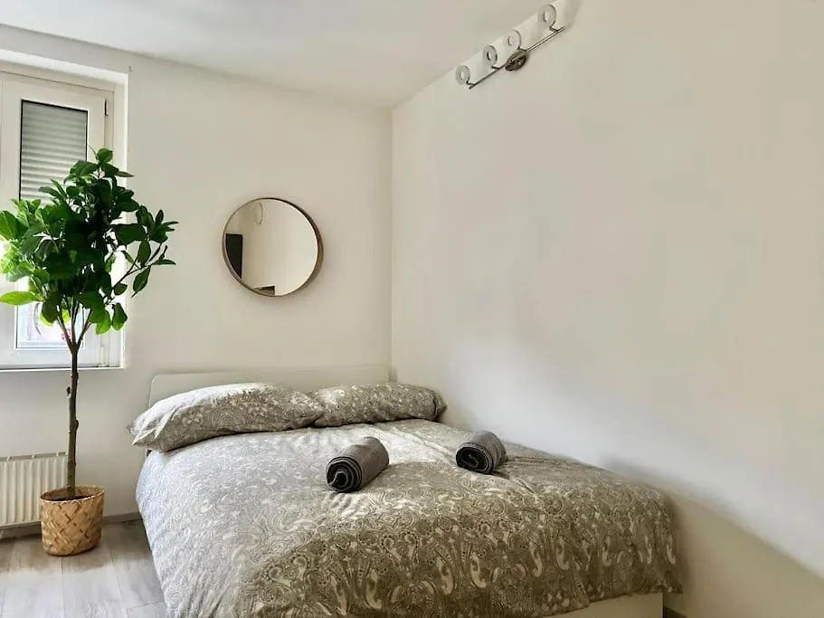 Stylish Schonbrunn Apartments - Free Underground Parking Vienna Austria